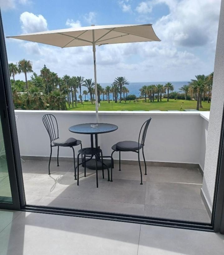 Terrazza Suites Пафос Экстерьер фото