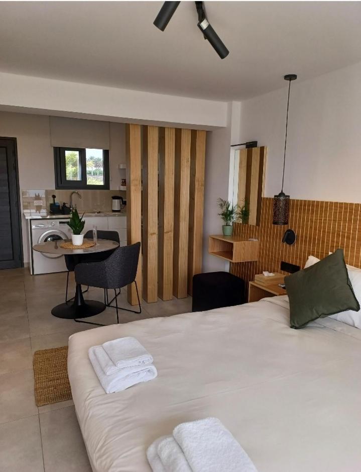 Terrazza Suites Пафос Экстерьер фото